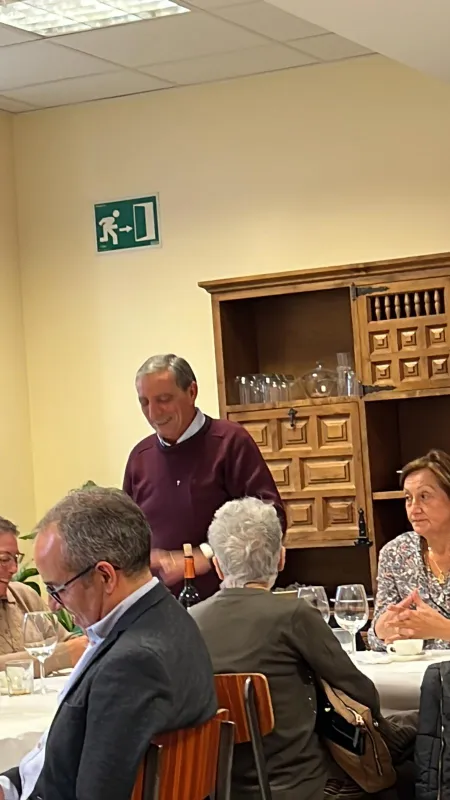 Profesores de religión de diferentes generaciones celebran un día de formación y convivencia