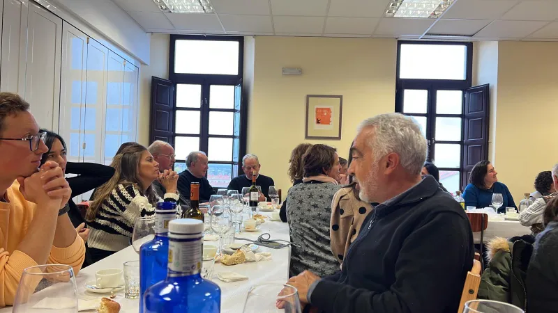 Profesores de religión de diferentes generaciones celebran un día de formación y convivencia