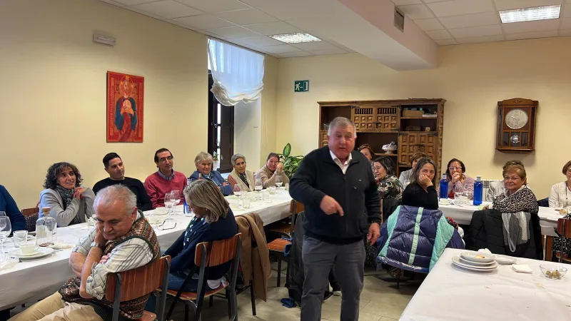 Profesores de religión de diferentes generaciones celebran un día de formación y convivencia