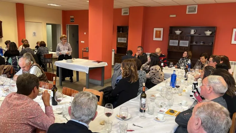 Profesores de religión de diferentes generaciones celebran un día de formación y convivencia