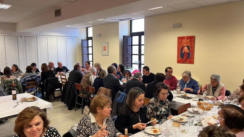 Profesores de religión de diferentes generaciones celebran un día de formación y convivencia