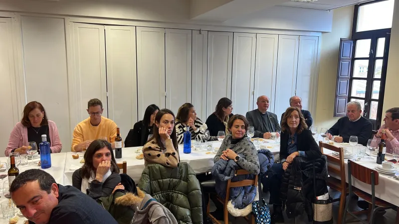Profesores de religión de diferentes generaciones celebran un día de formación y convivencia