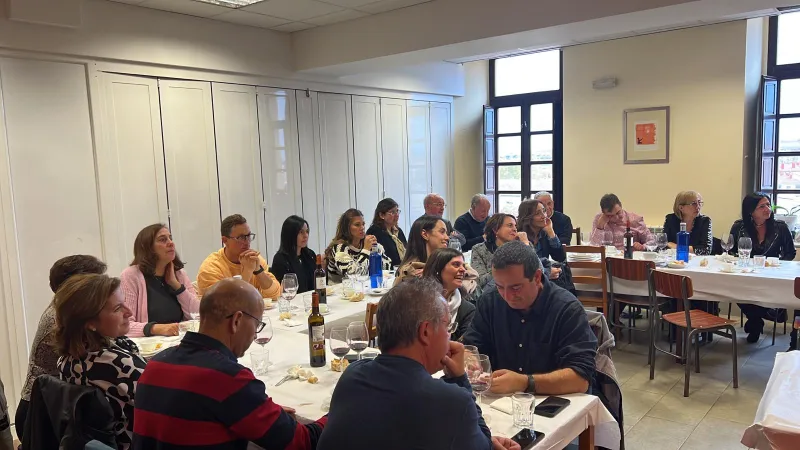 Profesores de religión de diferentes generaciones celebran un día de formación y convivencia