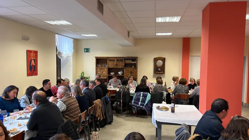 Profesores de religión de diferentes generaciones celebran un día de formación y convivencia