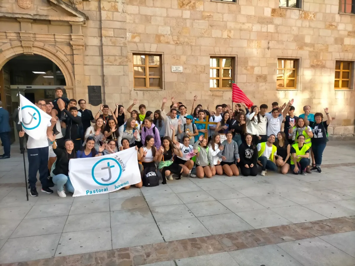Medio centenar de adolescentes participan en una peregrinación a La Hiniesta