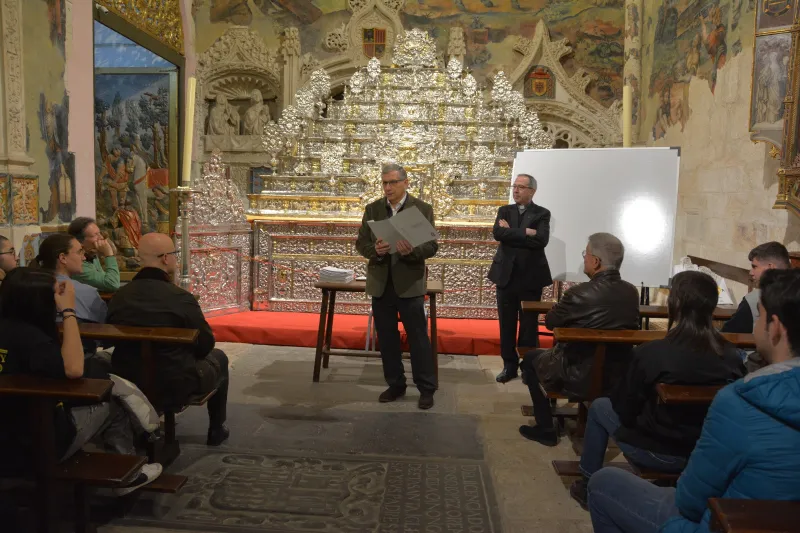 Universitarios de Murcia visitan el archivo diocesano