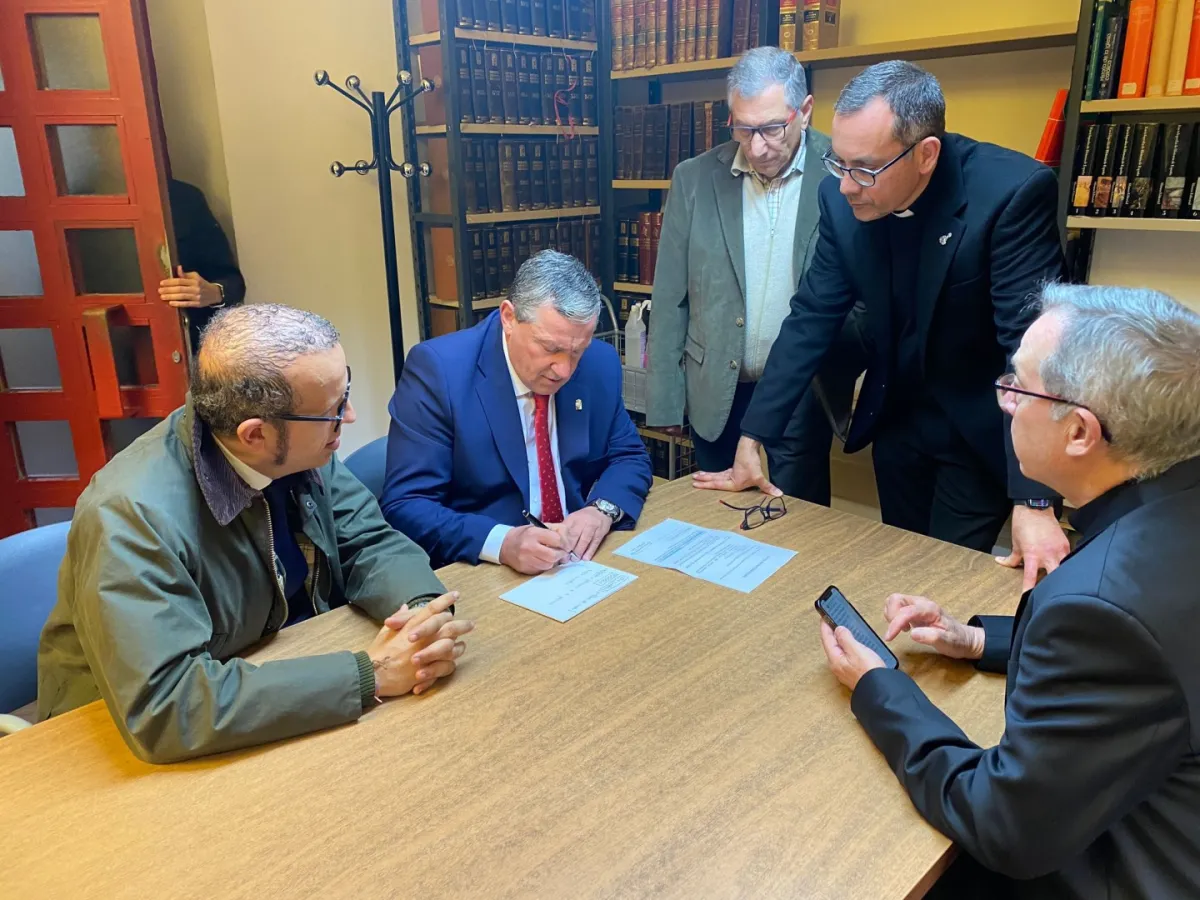 La diócesis y la Diputación firman un convenio para la rehabilitación del Archivo