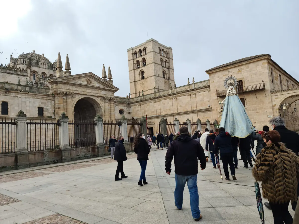 Las principales  imágenes de la diócesis desfilan en la clausura del Jubileo