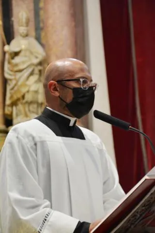 Ante las personas mayores: "dan ganas de arrodillarse y descalzarse"