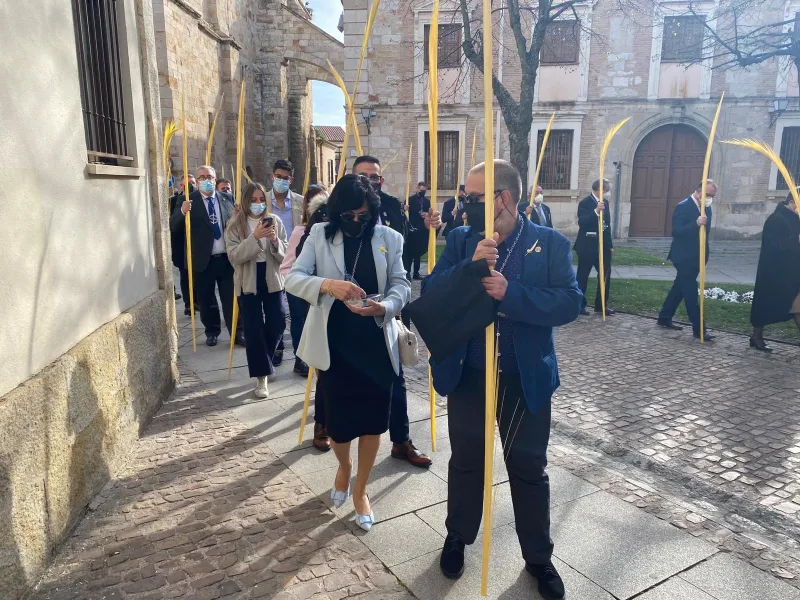 Bendición de palmas y misa pontifical en la catedral