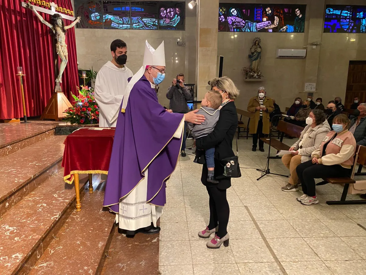 El obispo preside el primer día del triduo del Cristo de la Salud en Benavente