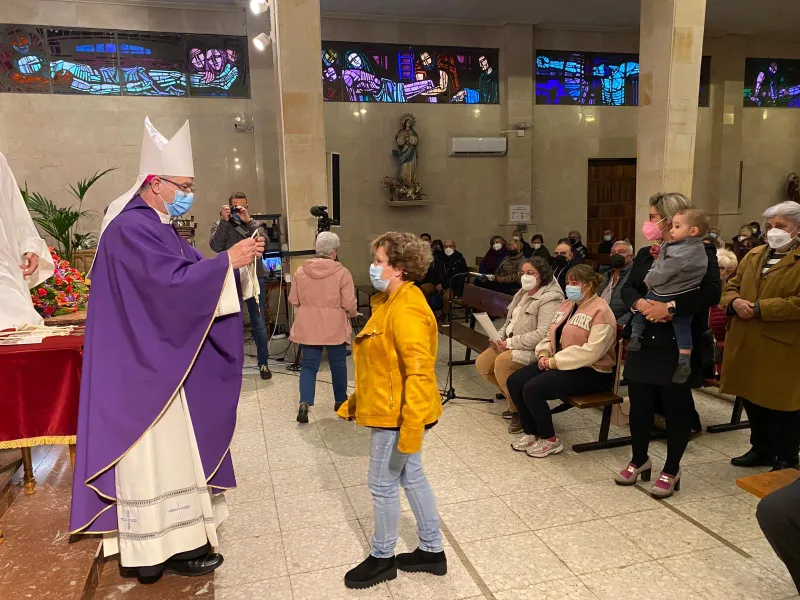 El obispo preside el primer día del triduo del Cristo de la Salud en Benavente