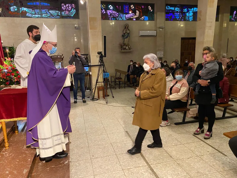 El obispo preside el primer día del triduo del Cristo de la Salud en Benavente