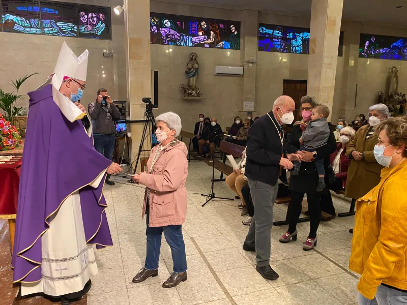 El obispo preside el primer día del triduo del Cristo de la Salud en Benavente