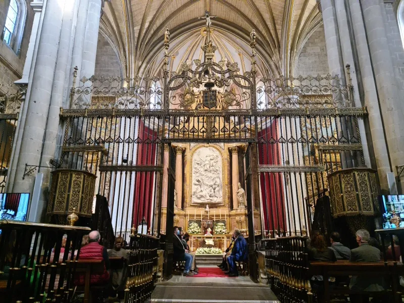 "Sirve a todo y a todos"