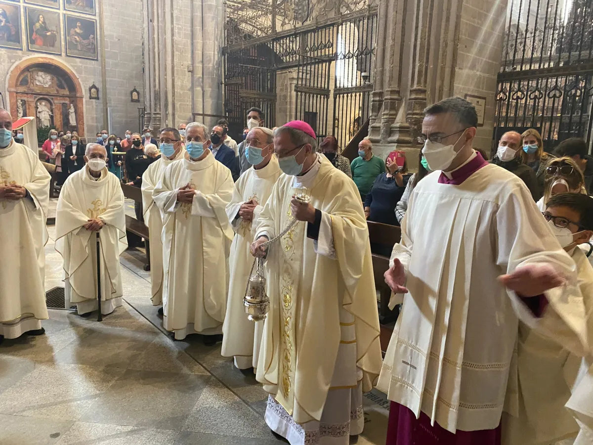 Misa pontifical de Pascua: ¿Por qué buscáis entre los muertos al que está vivo?