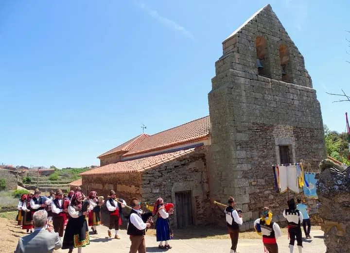 Losacio de Alba y Muga de Alba reciben al obispo