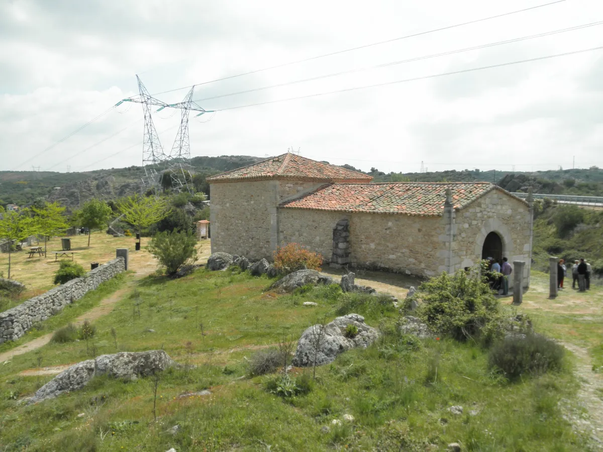 La parroquia de Muelas cede el uso de su ermita al Ayuntamiento