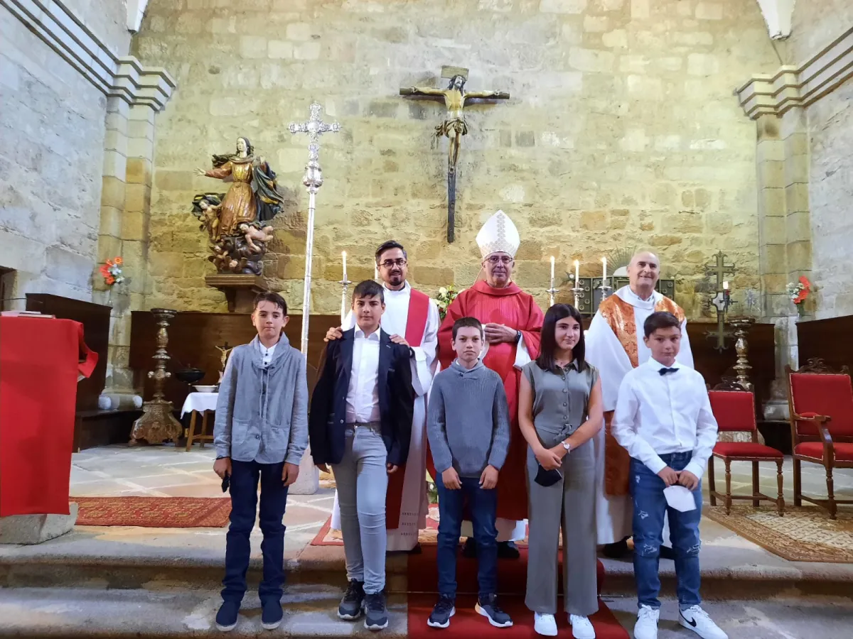 Un grupo de fermosellanos reciben la confirmación