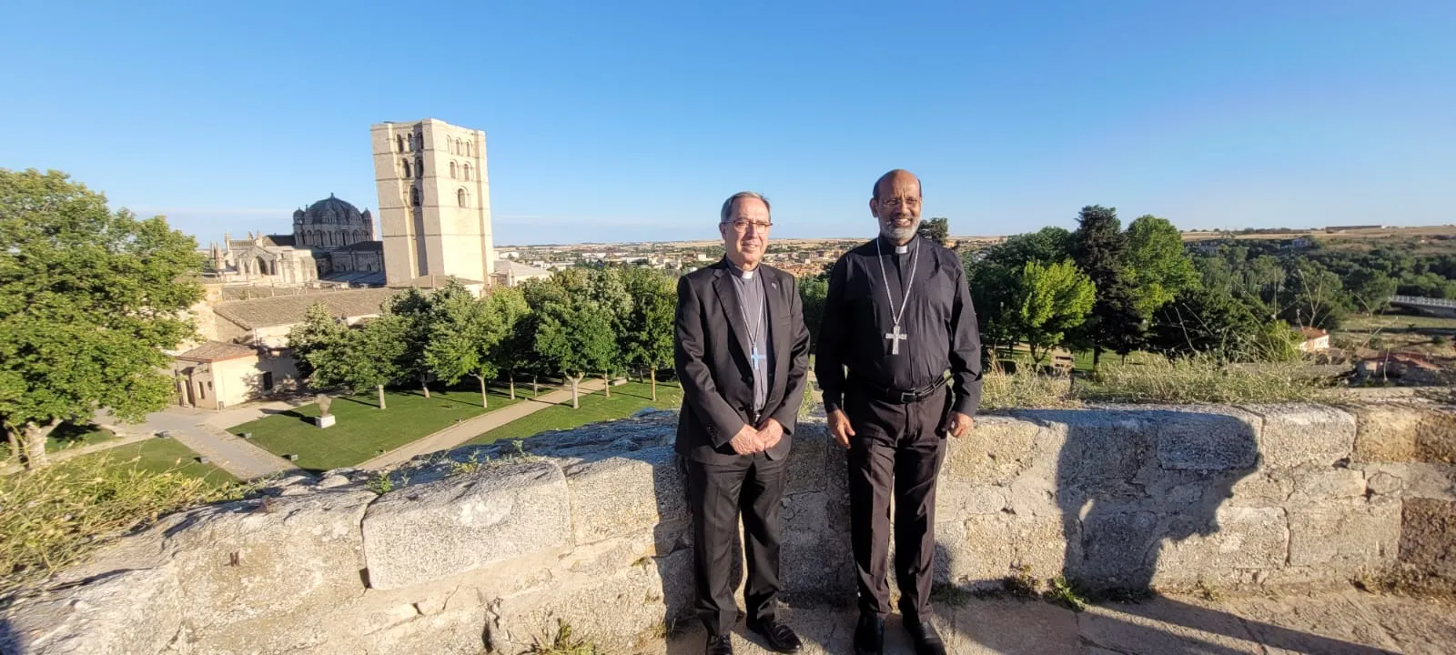Zamora recibe la visita de un obispo de India