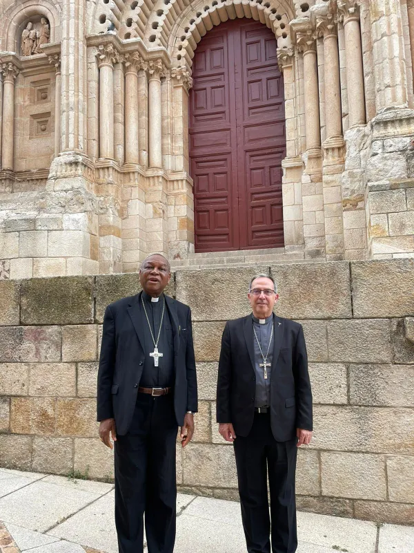 Mons.Onaiyekan, candidato al Nobel de la Paz, visita la Diócesis