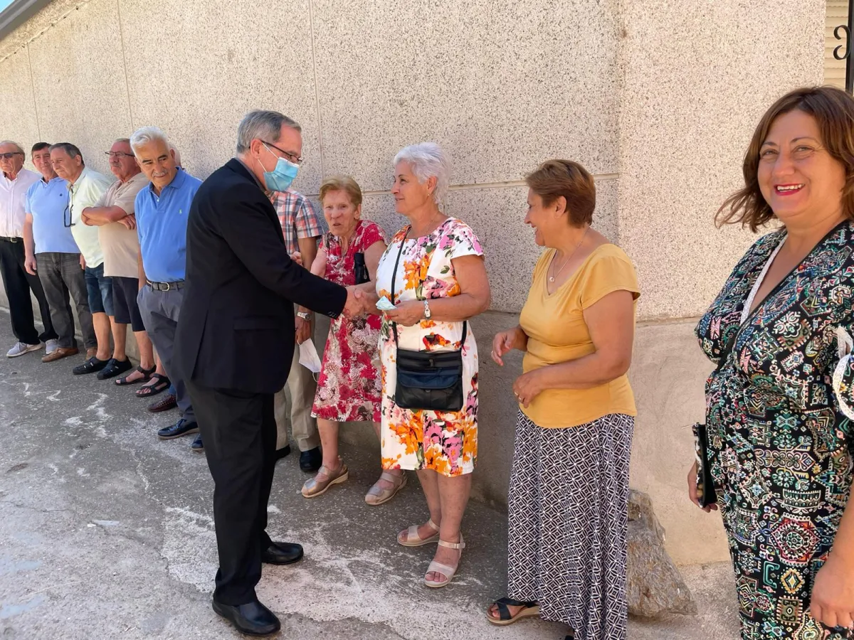 El obispo visita los pueblos afectados por el incendio
