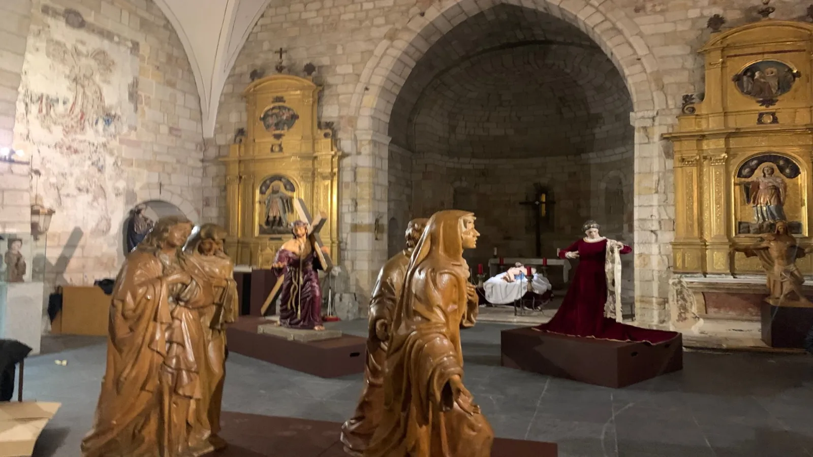JESÚS NAZARENO, LA VERÓNICA Y LAS TRES MARÍAS Y SAN JUAN EXPUESTOS EN SANTA MARÍA